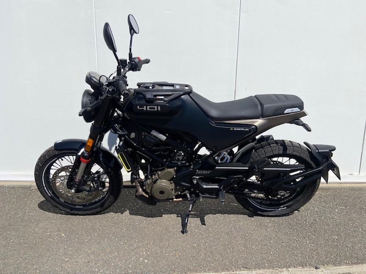 motorcycle image 9