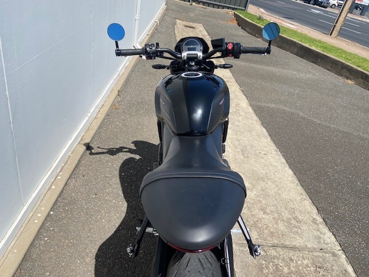 motorcycle image 7
