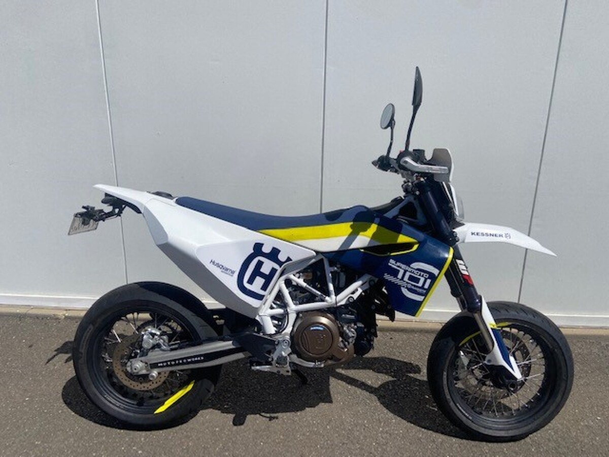 motorcycle image 0