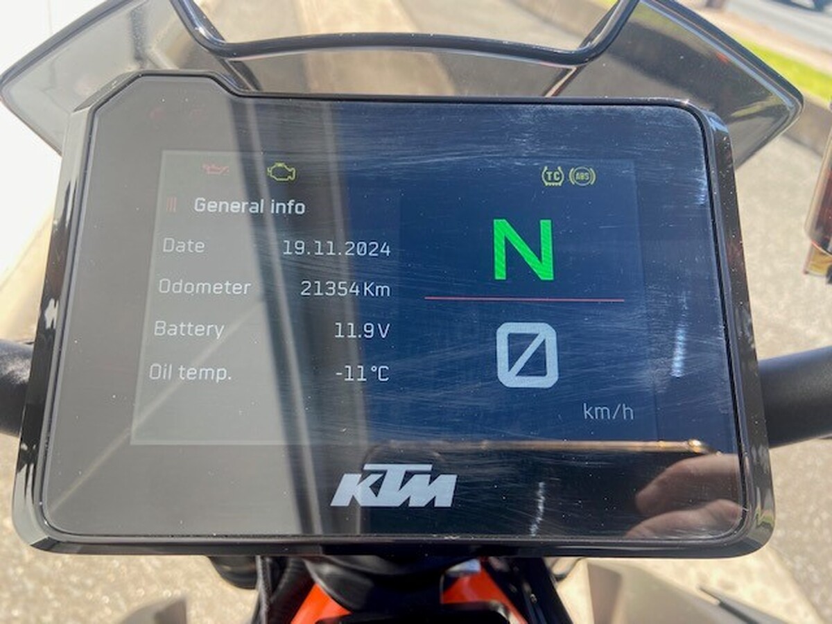 motorcycle image 9