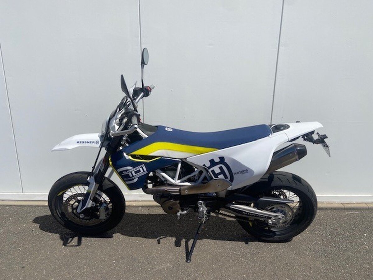 motorcycle image 9