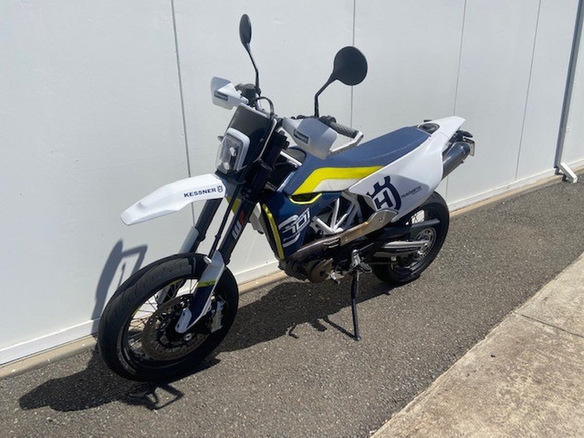 motorcycle image 10