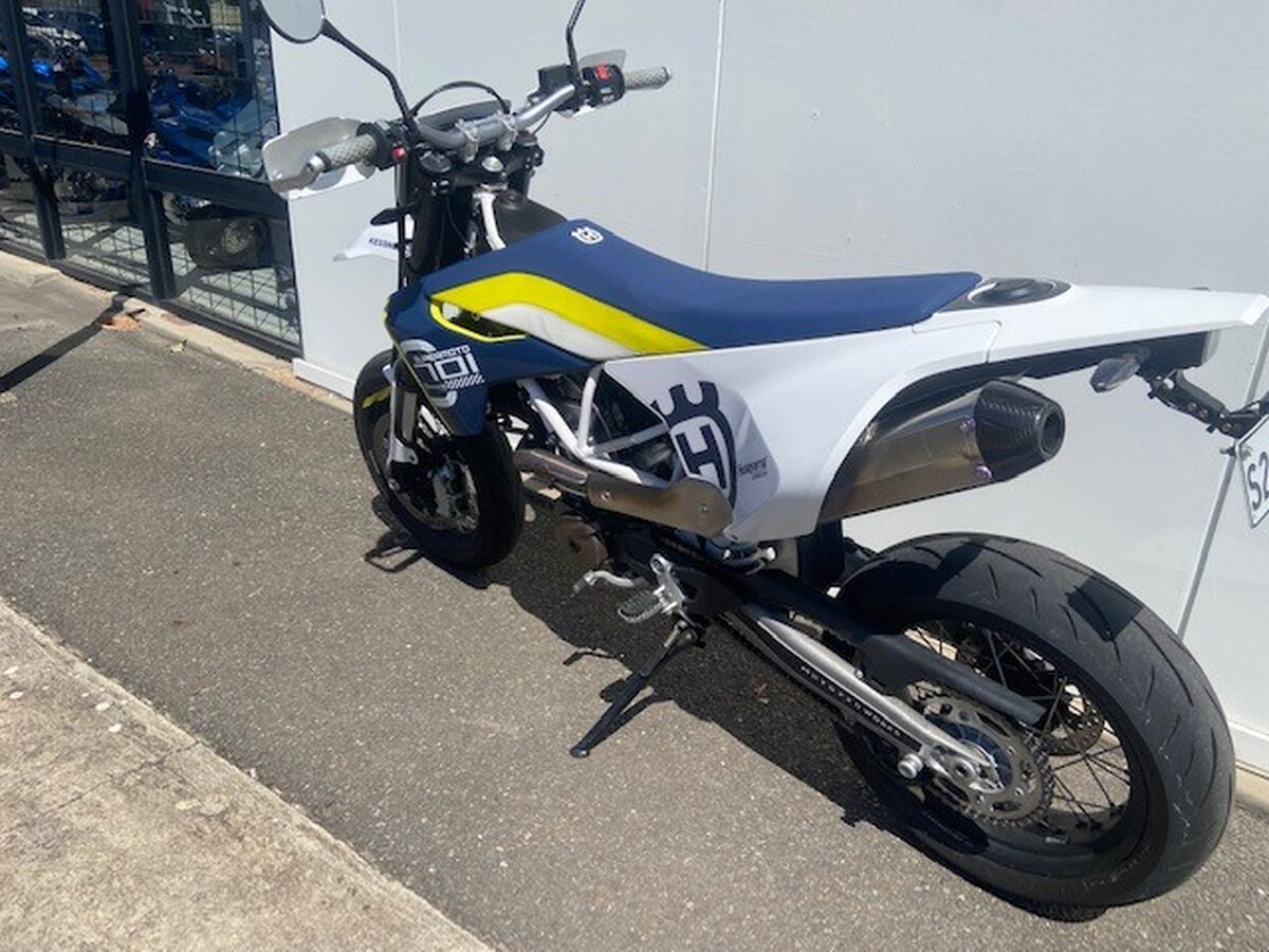 motorcycle image 11