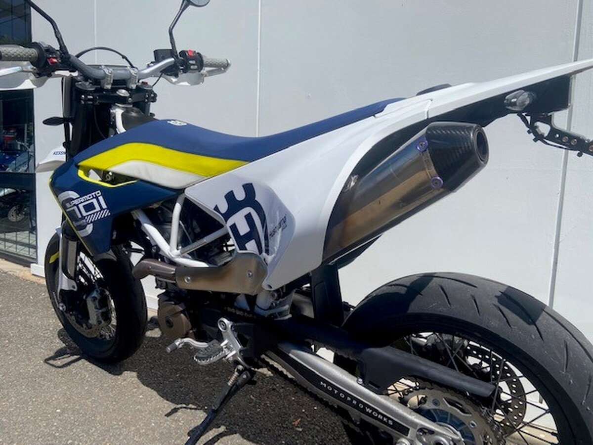 motorcycle image 12