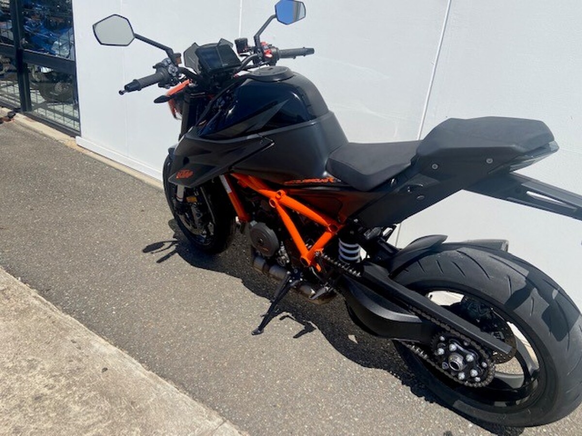 motorcycle image 13