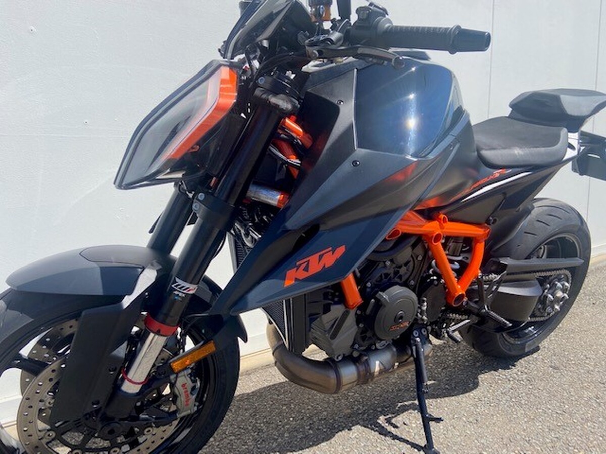 motorcycle image 16