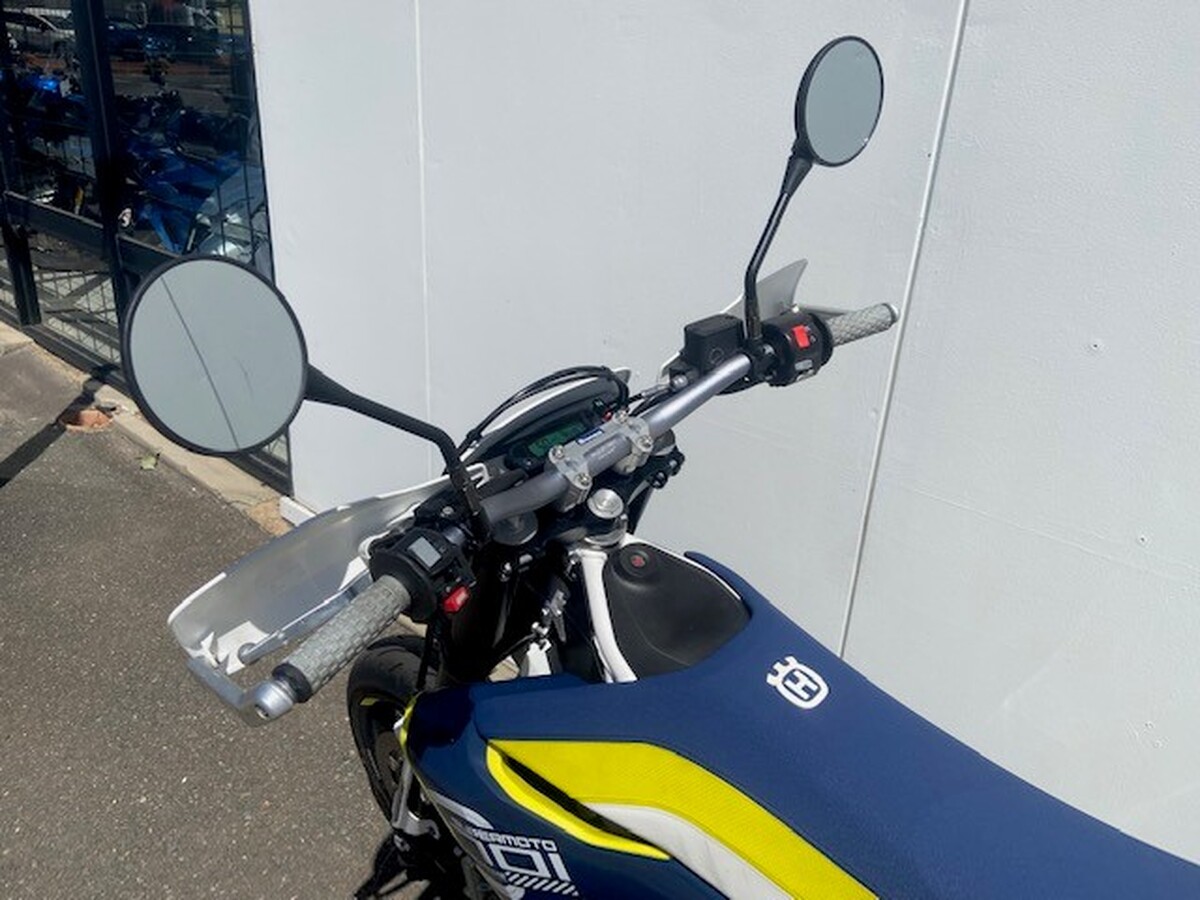 motorcycle image 16
