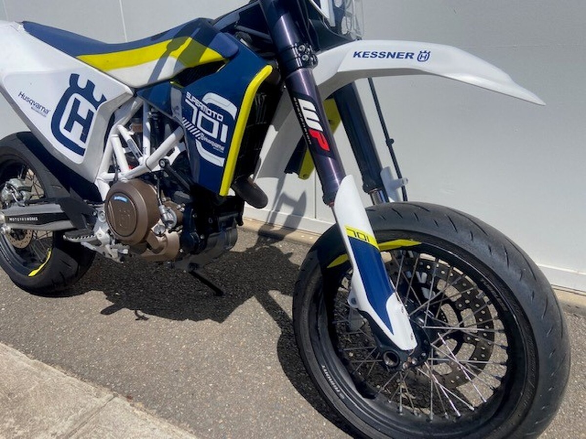 motorcycle image 3