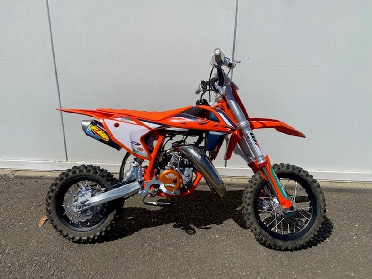 motorcycle image 0