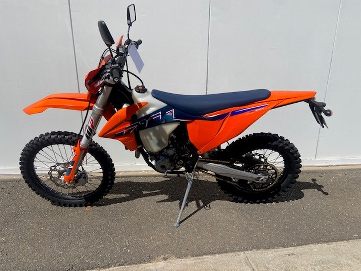 motorcycle image 9