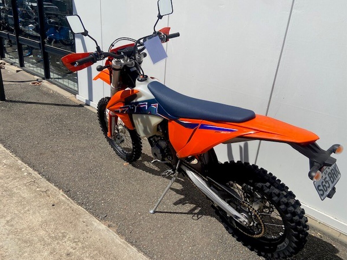motorcycle image 11