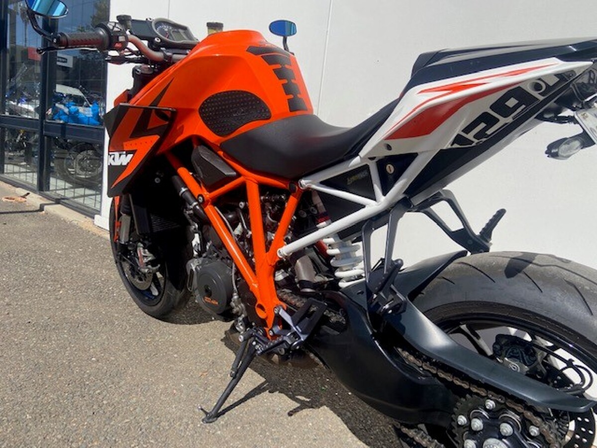 motorcycle image 13