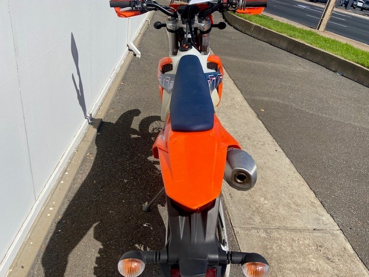 motorcycle image 7